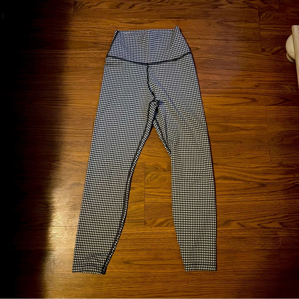 Nike dry fit high waisted cropped leggings ~ size XS ~ black and white ~ NWOT